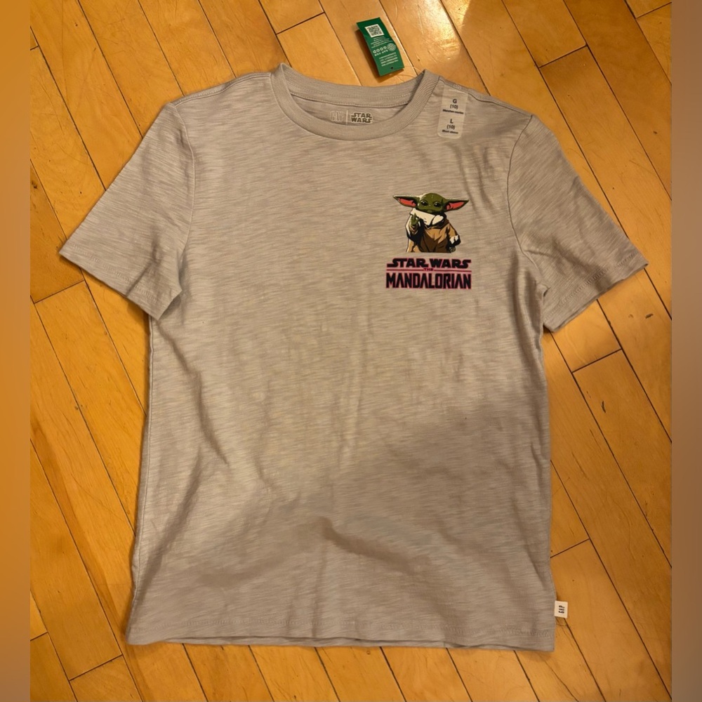GAP Star Wars Mandalorian Gray T-Shirt